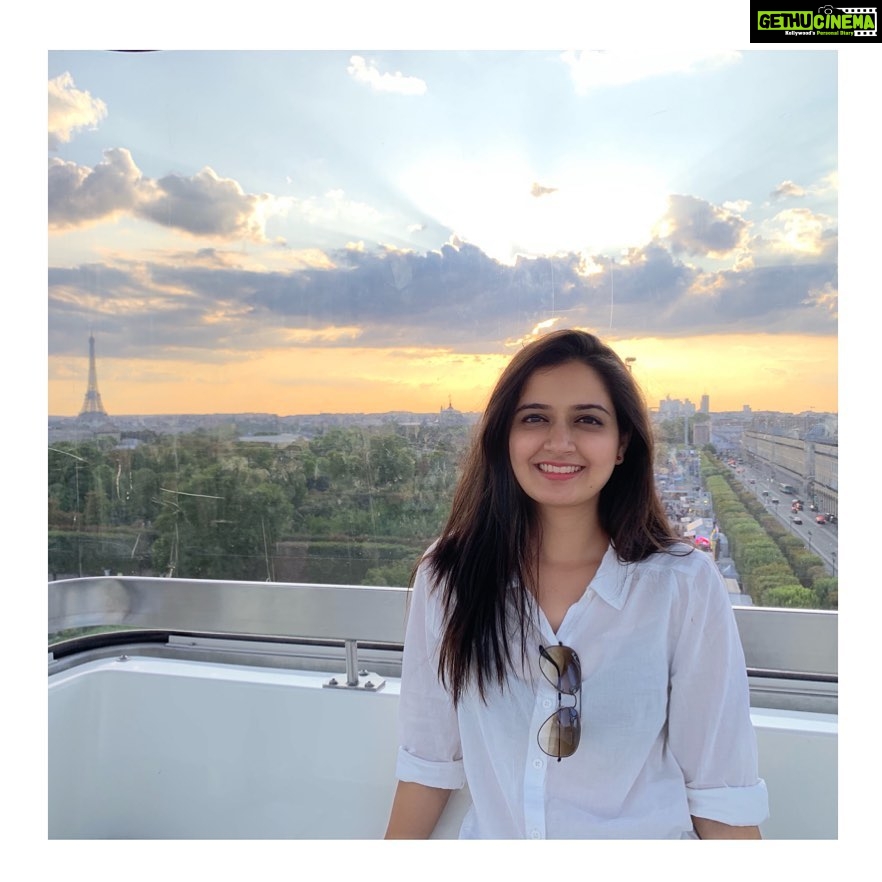 Ashika Ranganath Instagram - Good morning 🌅 Ferris Wheel Paris - Gethu ...