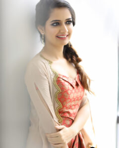 Ashika Ranganath Instagram - Recent photoshoot for @shachinaheggar 👗n @photographer_ajay 📸 Make up : @makeupdiaries_by_ashwini Hair : @glamup_by_shrutibadami Assisted by : #Rakesh Studio : @studiofibonaccii