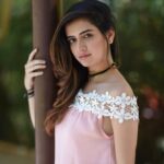 Ashika Ranganath Instagram - Go peachy.. 😻 PC: @shreyas.j.shankar MUA: @shreeyapawar Assisted by: @jdpictures_official