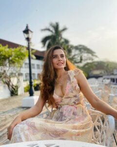Athulya Chandra Instagram - Let nothing dim the light that shines from within ✨🌟