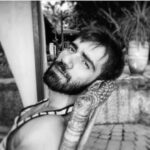 Avinash Tiwary Instagram - Tera ek baar mujhe dekhna banta hai dost... Itni Ummeed se har baar nahi dekhta main! Kab talak tujhe yunhi dekhna hoga.. Zindagi ja tujhe iss baar nahi dekhta main! -Inaam Azmi