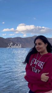 Bhanushree Mehra Instagram - Barren mountains, rugged landscape, blue lakes, unexplored villages & lovely silences that just don’t need to be filled - I’m so in love with Ladakh ! 
.
.
Full video out on YouTube. Link in bio !!
.
.
.
#ladakhdiaries #lehladakh #minivlog #mountains #vacation #amazingnature