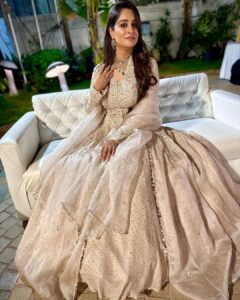 Dipika Kakar Instagram - Fearlessly Authentic!!! Thats Me !!
.
.
Thank you for the beautiful Jewellery  @gehnajewellers1 
@dinky_nirh
