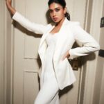 Dushara Vijayan Instagram - #natchathiramnagargiradu promotions ✨🤍 . . . Shot by : @shivamguptaphotography Stylist: @archamehta @smriti.schauhan Assisted by: @stylespeaksbyhoney_ Makeup artist : @missblender Hairstylist : @deepalid10