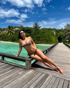 Elena Roxana Maria Fernandes Instagram - Strike a pose! ❤️
.
.
.
.
👙 @vacanzeitaliane.official 
👓: @bartonperreira @goodsagency 
Location: @sheratonmaldives 

#strike #pose #sheratonmaldives #summervibes #summer #swim #swimsuit #leisure #travel #traveldiaries #shoot #maldives #visitmaldives #hotbod #hotness #slay #sexy #bodypositivity #natural #body #skin #island #heat #sea #ootd #outfitoftheday
