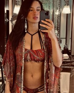 Elena Roxana Maria Fernandes Instagram - Make them stop and stare! 😉
.
.
.
Jewellery: @umeshjivnani 
Outfit: @priakataariapuri 
.
.
#stop #stare #hot #jewels #jewellery #dress #outfit #curves #hot #hotbod #shoot #shootdiaries #sexy #slay #bodypositivity #love #style #fashion #beauty #pretty #ootd #glam #glow