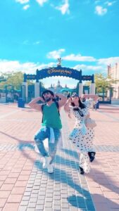 Gauahar Khan Instagram - Chalo ghoom ke aaye hum , chalo ishq ladayein Sanam ! ♥️ 

Hahahaha we took govinda's advice seriously! Hahaha #paris #disneyland 

#jigglejiggledisco #trendsetter #reel #musafir #lovers #gaza