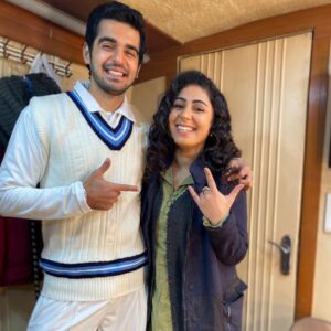 Geetika Mehandru Instagram - Supportive Reel Girlfriend ❤️
@geetikamehandru 
@shahidkapoor 
@mrunalthakur 
12 Days to go #jersey 
.
.
#movie #jersey #cricket #actor #art #artist #shahidkapoor #instagram #picoftheday #geetikamehandru #abhishekmadrecha