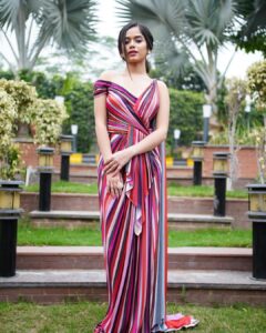 Jannat Zubair Rahmani Instagram - 🤍🤍 Outfit @thecouturebykjh @amitaggarwalofficial Earring @tandjjewelhouse Stylist @styledbysujata