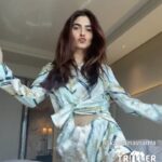 Karishma Sharma Instagram - Throw on your dress and put on your doll faces 💃🏻 Check out my Triller profile if you haven't yet! @trillervids @triller_india #trillerindia