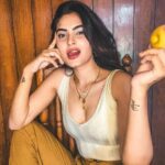 Karishma Sharma Instagram – Migraine: Hey how you doing? 🤓

Me: An apple a day keep anyone away if you throw it hard enough. 🤯😏

Migraine: 🥴🙋🏼