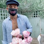 Karishma Sharma Instagram - Yes boii 🥺🤪 I definitely think we can do with some hugs and kisses right now. You bring flowers, I’ll play some tunes 😍💕 Twinning with @edwestwick Mask by @vouvrayofficial 📸 @aishwaryaa_nayak_photography