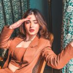 Karishma Sharma Instagram - “Your package has been Shipped” 😍😱 Me looking out the window waiting for my package to arrive. Who relates to this one? 👆🏻 . @asrafahimsyed Soho House Mumbai