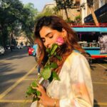 Karishma Sharma Instagram - Set life 👑 best life ♥️ Miss being on one, manifesting to be on one, everyday all day , hustleeeeee till I whistle to my own hit 😁