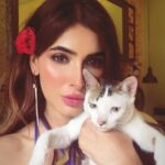 Karishma Sharma Instagram - Mohabbat buri bimari Lagi tujhe to teri zimmedari 🌹🌹 Shot by- @ashlensingh makeup & hair- @makeupbyrochona styled by- @stylemefarakh assisted by- @styledbymahikah & @7_isha