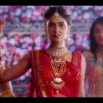 Karishma Sharma Instagram - My new ad for @malabargoldanddiamonds is finally out 😍 directed by @kookievgulati Happy to share the screen with @anilskapoor @kareenakapoorkhan A big hug and thank you to the entire team for making this happen. @amit_24_singh Styled by @vibhutichamria Makeup by @im__sal