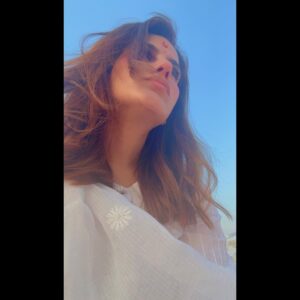 Kashish Singh Instagram - at least we're under the same sky………. 

#sky #skylovers #lifeunderstandingxperience #lifelessons #yolo #birthdaymonth #scorpion #bellavitakashish 🧚🏻‍♀️