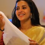 Komalee Prasad Instagram - Everyday is a learning and I’ve learnt that Nothing comes easy in life.. you have to keep fighting for what you want each day patiently..🌸 Good , bad , worse , let it all come and go..but let it not change the way you think of yourself..🌸 Irrespective of what the world says / does to you , Let time speak..let your work speak , for what matters is not how long you lived and how much money you’ve earned but how truthful you lived and how many hearts you’ve won… 🌸♥️ Ps swipe right to see how I cry and laugh at the same time 🙈