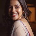 Komalee Prasad Instagram - Smile for me please ❤️ Outfit - @xsinchx Photographer - @vincentkingstudios sweetesh you are 💕 Styling - @shilpagns love love love you 😘 Asst by - @gouthamichandra cutie 🥰 MUH - @raghavacharyramoju chary garu ❤️