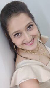 Laila Mehdin Instagram - Hello everyone! It's been so long that i have posted anything. Just to say hi to all my followers 💖

Thanks @vipinmishraproject for this lovely song 💖