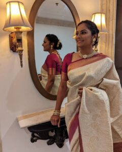 Lakshmi Priyaa Chandramouli Instagram - 68th National Films Awards Ceremony! Styled by @themis_vanessa Blouse by @soul__spectrum Jewellery @manjushaa_jewelry Makeup and Hair by @ramilamuktan_makeup_artist Photos by @venkataraghavan.s #NationalAwards2020 #68thNationalAwards #VigyanBhawan #BestSupportingActress #SivaranjaniyumInnumSilaPengalum #BestFeatureFilmInTamil #DressUp #LakshmiPriyaaChandramouli #GratitudeAlways Vigyan Bhawan