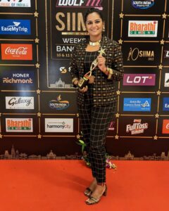 Lakshmi Priyaa Chandramouli Instagram - When I dress up for any event, I prefer to wear clothes that are comfortable, sustainable, eco friendly and ethical as much as possible. @oona.atelier was just the perfect match for this reason. Loved wearing one of their pieces which is a traditional aayitam butta  saree converted into a pant suit. If you liked what I wore, do check out @oona.atelier and indulge in one or more of their comfortable and affordable pieces. Totally worth it. 

Huge thanks to my darling @themis_vanessa for styling me and just being patient and a good friend! ❤️

Make up by @getreadywithranji 
Hair by @playsalon.in 
Photos by @venkataraghavan.s 
Managed by @thiruupdates 

#SIIMA2022 #DressingUp #DesignerWear #Oona #ItTakesAWholeTeam #MyLovelyTeam #EthicalWear #HandMade #Weaves #ModernYetHomely #TraditionalButContemporary #PantSuit #PhotoShoot #AwardNights