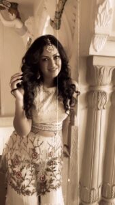 Maryam Zakaria Instagram - “You stole my heart, but I’ll let you keep it” ❤️

Styled & managed by @silverbell.networks 

Jewellery @shillpapuriidesignerjewellery 

.
.
#weddingseason #indianlook #indianoutfit #merijaan #trendingreels #reels #reelsinstagram #reelitfeelit #jaipur #slomo #actress #influencer