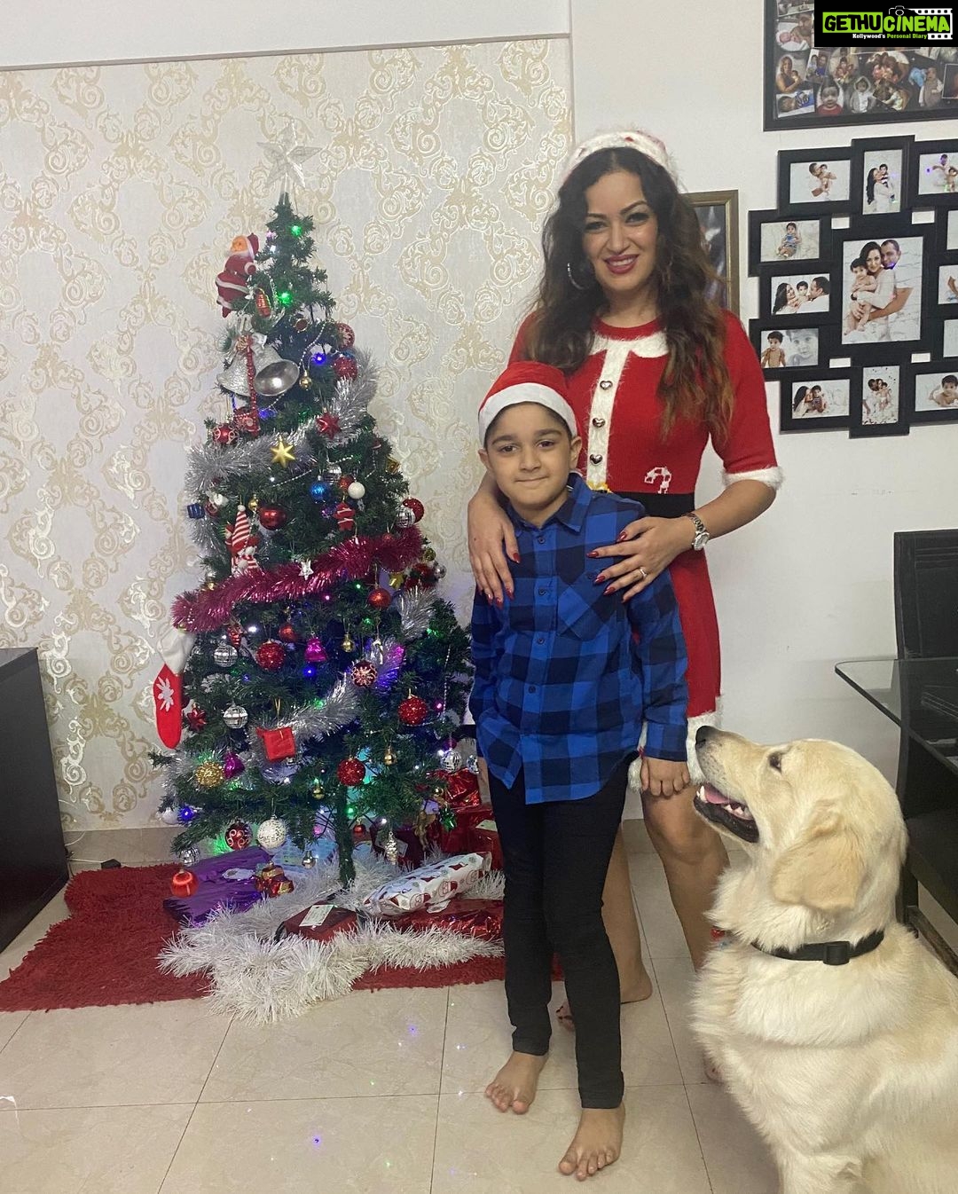 Maryam Zakaria Instagram Christmas Celebration…santa And Santas Mom 😀