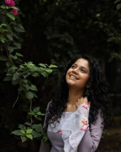 Namita Krishnamurthy Instagram - Purple haze. 💜

Outfit: @studio_l_by_lini
📸: @sat_narain 

#curls #morningvibes #bythebeach