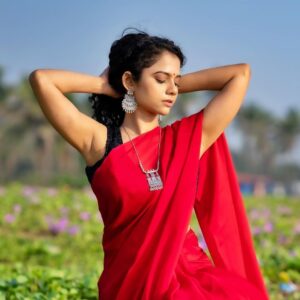 Namita Krishnamurthy Instagram - Make of yourself a light. ✨

📸: @pariaarclicks 
MUA and Styling: @shree_bhuvana_mua

#namitakrishnamurthy #beach #portrait #photoshoot #ethnicwear #indianwear #pariaarclicks #pariaarphotography #chennaiphotographer #sunkissed #celebrityphotographer #collabshoot