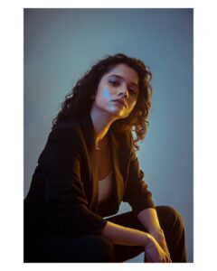 Namita Krishnamurthy Instagram - You talkin' to me?

Photography: @suraj_desur_photography
Stylist: @devikaspradip
MUA: @ayshwarya_raj 

#saturdaynightfever #retrovibes
#portrait #curlygirl