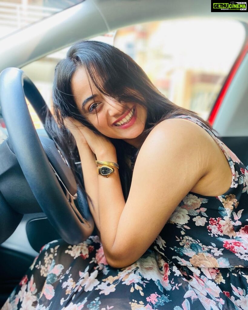 Namitha Pramod Instagram - Hello curves, stretch marks, wrinkles  and ingrown hair ❤️🙈 #slayallday