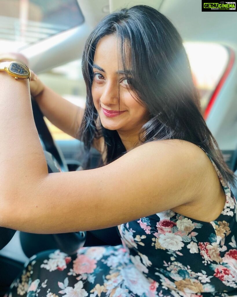 Namitha Pramod Instagram - Hello curves, stretch marks, wrinkles  and ingrown hair ❤️🙈 #slayallday