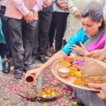 Navaneet Kaur Instagram - गोपाल नगर येथील 16.50 कोटी रुपये किमतीच्या भुयारी मार्ग व पादचारी पूल(स्कायवॉक) चे भूमिपूजन खासदार डॉ अनिल बोंडे जी, आमदार रवी राणा जीव इतर मान्यवरांच्या उपस्थितीत थाटात संपन्न,भर पावसातही हजारो नागरिकांची उपस्थिती अमरावती जिल्ह्याचा विकास हाच ध्यास बाळगून जिल्ह्याचा चेहरा मोहरा बदलणार,जिल्ह्यातील विविध तालुक्यातील रेल्वे मार्गाच्या ठिकाणी 20 उड्डाणपूल व भुयारी मार्ग मंजूर करवून आणले