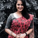 Neetha Ashok Instagram - There are many times when smile is the beginning of a love story ☺️ .⁣ .⁣ .⁣ .⁣ .⁣ #beautiful #beauty #ethnicwear #fashion #india #indianfashion #indianwear #instagram #photooftheday #saree #sareeaddict #sareeblouse #sareeblousedesigns #sareedraping #sareefashion #sareeindia #sareeinspiration #sareelove #sareelovers #sareelove😍 #sareenotsorry #sarees #sareeseduction #sareestyle #sareeswag #style #traditional