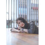 Neetha Ashok Instagram - Eyes are the windows to the soul. Keep them lit up with love ❤️ Photography by @moodarrest @nitinpatte @aritra.ghosal.moments Mua @alyna_makeovers Outfit designed by @arulaa_by_rashmianooprao Location @thebierlibrary #retro #moodylights #moodarrest #nitinpattephotgraphy #portraitphotography
