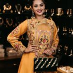 Neetha Ashok Instagram - Bling 💫 ❤️🙈 🌟 #brandambassador #paidpartnership #blinglook #2017 #zaricouture #mangalore #peacockearring #messybun #rich #elegance #blingbling #shinebaby Wardrobe courtesy @zari_couture Jewellery @zari_couture PC @prithamdenzildsouza 🙏🏻🙏🏻 Assistance by @preethamaloysius MUA @shefaliballal @shefali_ballal Stylist @nandithaacharya Creatives @dmedusa_prabhu @arjunjohndsouza @vijeshrules