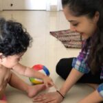 Neetha Ashok Instagram - Who’s the kid here?? Swipe right 👉🏻 to see what had happened just few seconds before this video was taken.. 😋 Nia imitating Nee chikki 🥰 Nia n Nee chikki Games ❤️