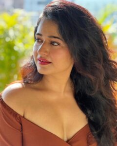 Poonam Bajwa Instagram - I like it when you smile … But I love it when I am the reason ~ a rai of light ❤️📸📸📸 @suneel1reddy