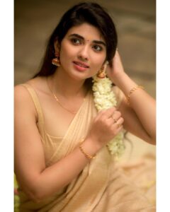 Pragya Nagra Instagram - Onam Ashamsakal🌸

Costumes - @ivalinmabia
Stylist - @priyaregan_mb
Photography - @camerasenthil
Makeup - @jiyamakeupartistry
Hair - @rakmakeupartistry
Shoot organised by @rrajeshananda

#onam #kerala #onamcelebration #happyonam #keralagram #malayali #mallu #keralatourism #onamspecial #keralasaree #malayalam #keralafood #keralagodsowncountry #keralam #kochi #keralaattraction #keralaphotography #onamsaree #godsowncountry #onamfestival #saree #onamvibes #keralagram #onamission #onamcollection #onamsadhya #onamusically  #onamdresscode #traditional