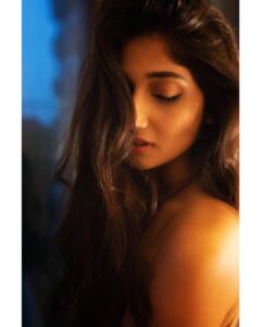 Priya Vadlamani Instagram - Did you think of me this morning ?
📸 @puranjanii @projectsonderstudio 
.
.
.
.
#portrait #quaratinephotography #newnormal