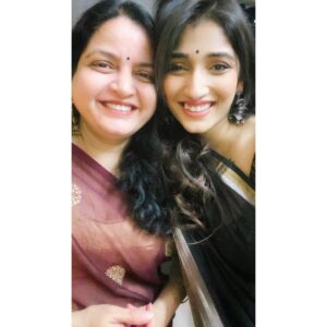Priya Vadlamani Instagram - With the kind of year that just went , I hope this Diwali brings lots of happiness and love in all of your lives❤️ 
Oh it was such a happy Diwali 🐷 
#diwali2020 #family #positivevibes #happiness