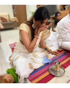 Priya Vadlamani Instagram - Andariki Ganesh Chaturthi subhakanshalu ✨🙏 
.
.
.
.
#ganutataaagaye #ganapatibappamorya #ganesha
