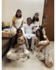 Priya Vadlamani Instagram - Andariki Ganesh Chaturthi subhakanshalu ✨🙏 
.
.
.
.
#ganutataaagaye #ganapatibappamorya #ganesha