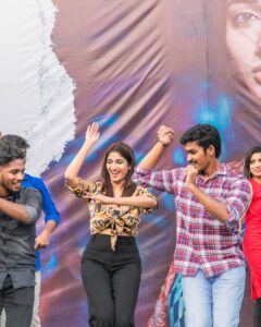 Priya Vadlamani Instagram - VVIT you have my heart..thank you for all the love ❤️
#mukhachitram

.
.
.
#priyavadlamani #undiporaadhey #sandeepraj #hit2 #adivisesh #lovetoday #vishwaksen #dangerous #maheshbabu #ananyapandey #biggbosstelugu6 #bb6 #biggbosstelugu #tollywood #tollywoodactress