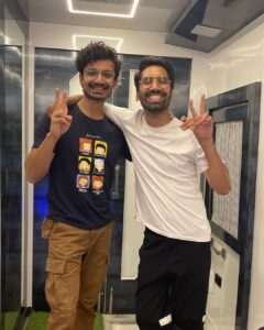 Priyanshu Painyuli Instagram - Pahadi bhaiji @abhilashthapliyal ke saath sooting karke itnaaa mazzaa aayaa ki matlab kya bataye 😁🤗 

Abhi next time hum kuch pesh karenge especially for our pahadi people 😁🥳 

#udaipurshootdiaries