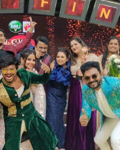 Rekha Krishnappa Instagram - Heyyyy we won 🏆
3rd place but it was very tough to come to this place... 
Congratulations to all the winners 
@vm_mahalingam and rajeshwari
@madhanpandian  and @reshma_muralidaran_official
@farina_azad_official and rehman 
.
.
#vijaytvshow #vijaytv #coupleshow #tamilchannel #tamilartist #vijaytelevision