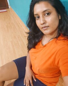 Roshna Ann Roy Instagram - 🧡🤫.........
