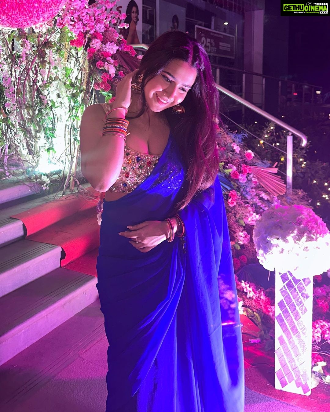 Actress Roshni Walia Hd Photos And Wallpapers November 2022 Gethu Cinema