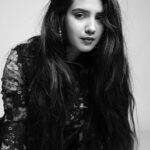 Roshni Walia Instagram - Calling your name the only language I can speak… . . . . . . #blackandwhitephotography #raw #candid #hair #goals #roshniwalia #photoshoot #bw #blackandwhite #photooftheday ✨🔚 India